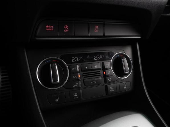 Audi Q3 I (8U) Рестайлинг с пробегом 2015 года, цена 1 749 000 рублей, 205210 км, внедорожник, Автокод Объявления