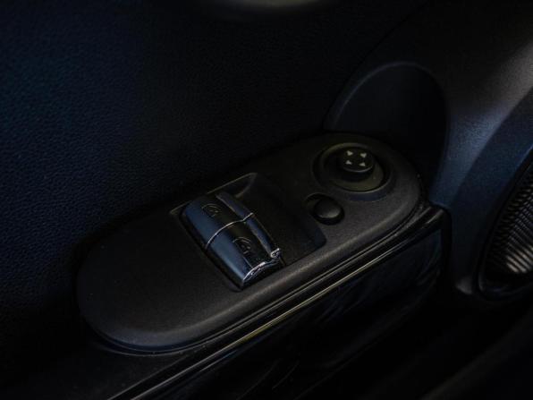 Mini Hatch III (F55/F56) Рестайлинг с пробегом 2020 года, цена 2 330 000 рублей, 62276 км, хэтчбек, Автокод Объявления