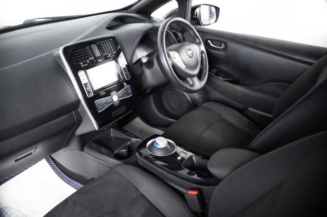 Nissan Leaf I (ZE0/AZE0) с пробегом 2016 года, цена 1 369 000 рублей, 102400 км, хэтчбек, Автокод Объявления
