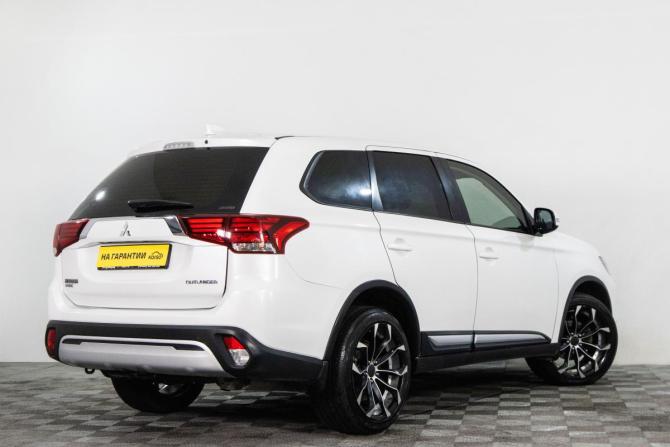 Mitsubishi Outlander III Рестайлинг 3 с пробегом 2018 года, цена 1 859 000 рублей, 219900 км, внедорожник, Автокод Объявления