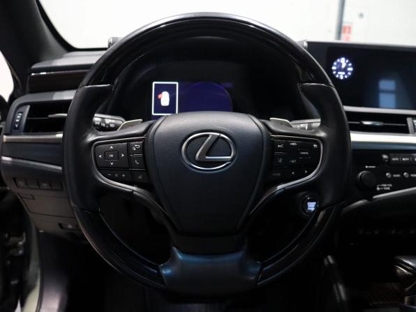 Lexus ES VII с пробегом 2019 года, цена 3 890 000 рублей, 120542 км, седан, Автокод Объявления