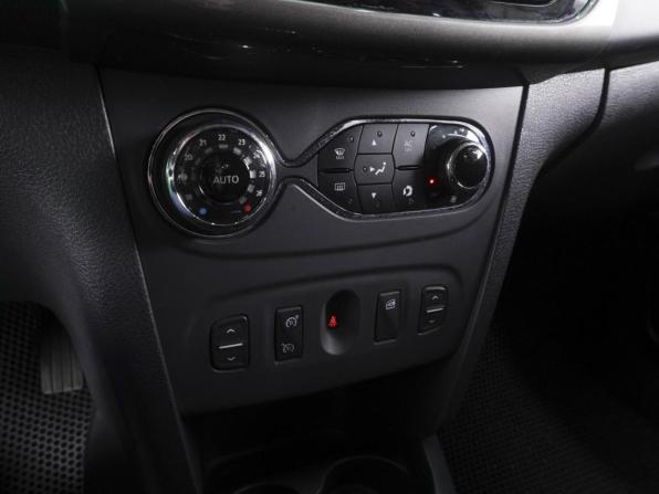 Renault Sandero II с пробегом 2015 года, цена 720 000 рублей, 151478 км, хэтчбек, Автокод Объявления