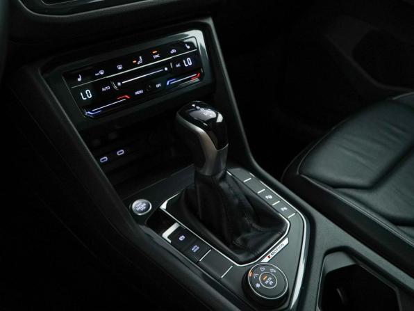 Volkswagen Tiguan II Рестайлинг с пробегом 2021 года, цена 2 550 000 рублей, 235208 км, внедорожник, Автокод Объявления