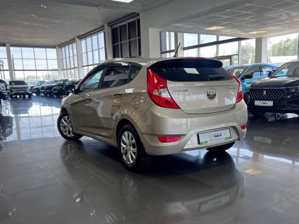 Hyundai Solaris I Рестайлинг с пробегом 2014 года, цена 945 000 рублей, 131719 км, хэтчбек, Автокод Объявления