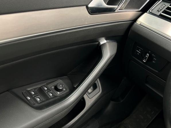 Volkswagen Passat B8 с пробегом 2018 года, цена 1 555 700 рублей, 146502 км, седан, Автокод Объявления