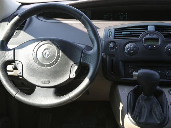 Renault Scenic II Рестайлинг с пробегом 2006 года, цена 395 000 рублей, 218500 км, компактвэн, Автокод Объявления