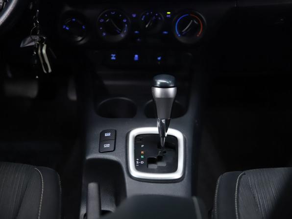 Toyota Hilux VIII с пробегом 2015 года, цена 2 830 000 рублей, 140003 км, offers.body_type.unknown, Автокод Объявления