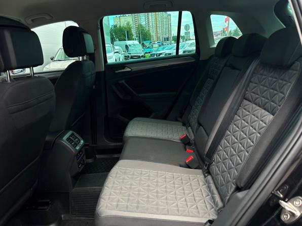 Volkswagen Tiguan II Рестайлинг с пробегом 2021 года, цена 2 450 300 рублей, 63141 км, внедорожник, Автокод Объявления