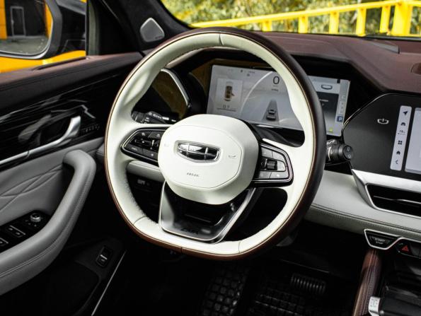 Geely Monjaro I с пробегом 2023 года, цена 3 129 000 рублей, 27931 км, внедорожник, Автокод Объявления