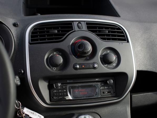 Renault Kangoo II Рестайлинг с пробегом 2014 года, цена 1 100 000 рублей, 53022 км, компактвэн, Автокод Объявления