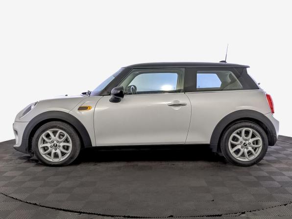 Mini Hatch III (F55/F56) Рестайлинг с пробегом 2018 года, цена 1 800 000 рублей, 73661 км, хэтчбек, Автокод Объявления