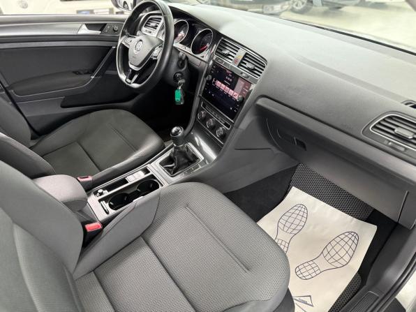 Volkswagen Golf VII Рестайлинг с пробегом 2019 года, цена 1 495 000 рублей, 137396 км, универсал, Автокод Объявления