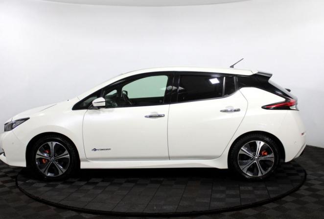Nissan Leaf II (ZE1) с пробегом 2018 года, цена 1 590 000 рублей, 60712 км, хэтчбек, Автокод Объявления
