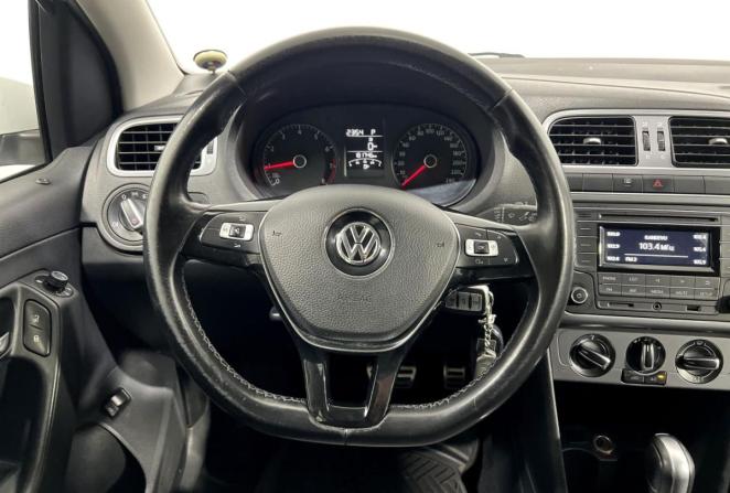 Volkswagen Polo V Рестайлинг с пробегом 2016 года, цена 1 000 000 рублей, 181746 км, седан, Автокод Объявления