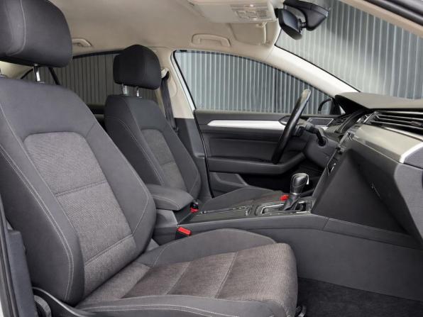 Volkswagen Passat B8 с пробегом 2018 года, цена 1 687 000 рублей, 235426 км, седан, Автокод Объявления