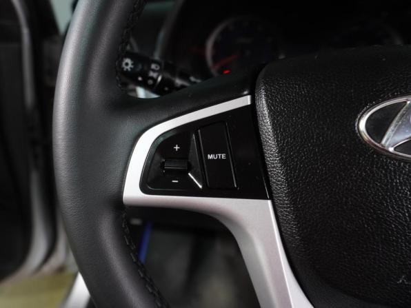 Hyundai Solaris I с пробегом 2014 года, цена 899 000 рублей, 105700 км, седан, Автокод Объявления