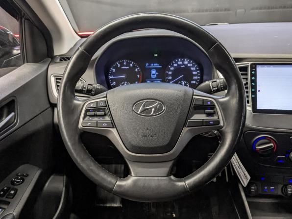 Hyundai Solaris II с пробегом 2017 года, цена 1 260 000 рублей, 118170 км, седан, Автокод Объявления