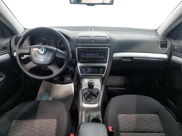 Skoda Octavia II (A5) Рестайлинг с пробегом 2011 года, цена 710 000 рублей, 165000 км, лифтбек, Автокод Объявления