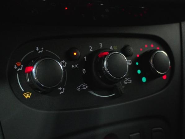 Renault Sandero II Рестайлинг с пробегом 2021 года, цена 1 337 000 рублей, 59868 км, хэтчбек, Автокод Объявления