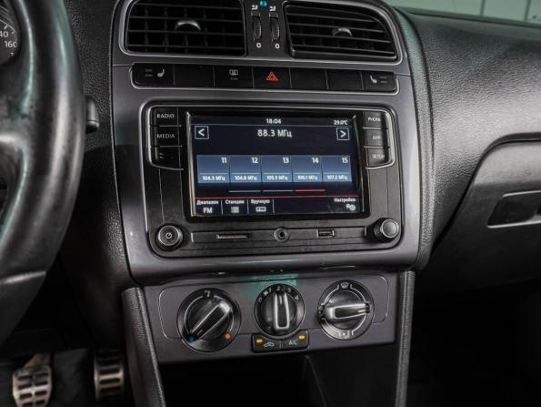 Volkswagen Polo V Рестайлинг с пробегом 2018 года, цена 1 339 000 рублей, 106350 км, седан, Автокод Объявления