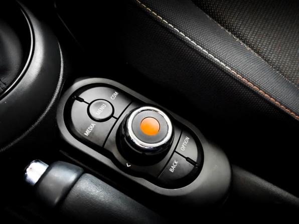 Mini Hatch III (F55/F56) Рестайлинг с пробегом 2021 года, цена 2 290 000 рублей, 54969 км, хэтчбек, Автокод Объявления