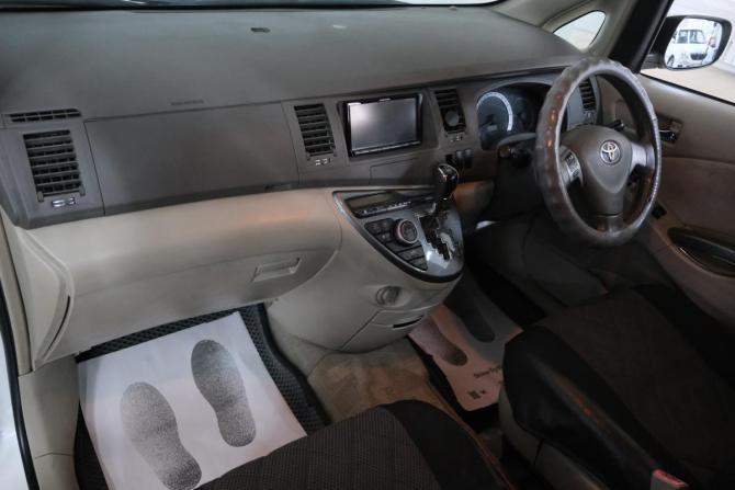 Toyota ISis I Рестайлинг с пробегом 2010 года, цена 1 039 000 рублей, 307000 км, компактвэн, Автокод Объявления