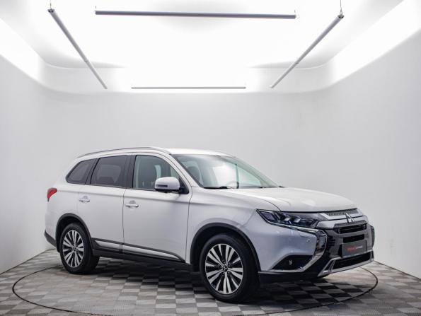 Mitsubishi Outlander III Рестайлинг 3 с пробегом 2021 года, цена 2 895 000 рублей, 51000 км, внедорожник, Автокод Объявления