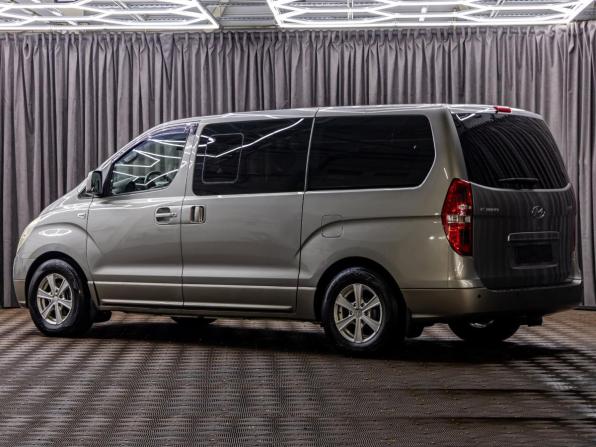 Hyundai H-1 II с пробегом 2010 года, цена 1 695 000 рублей, 185000 км, минивэн, Автокод Объявления