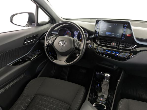 Toyota C-HR I Рестайлинг с пробегом 2021 года, цена 2 740 000 рублей, 54712 км, внедорожник, Автокод Объявления