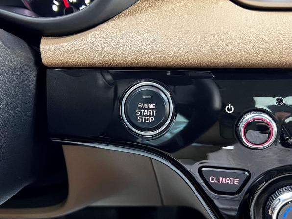 Kia Sportage IV Рестайлинг с пробегом 2020 года, цена 2 475 000 рублей, 119843 км, внедорожник, Автокод Объявления