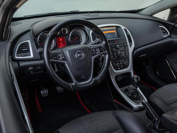 Opel Astra J Рестайлинг с пробегом 2013 года, цена 755 000 рублей, 281692 км, хэтчбек, Автокод Объявления