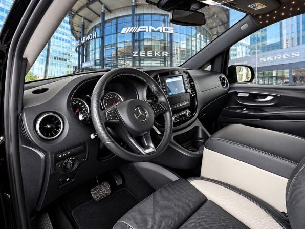 Mercedes-Benz V-Класс III (W447) Рестайлинг с пробегом 2023 года, цена 8 600 000 рублей, 14071 км, минивэн, Автокод Объявления