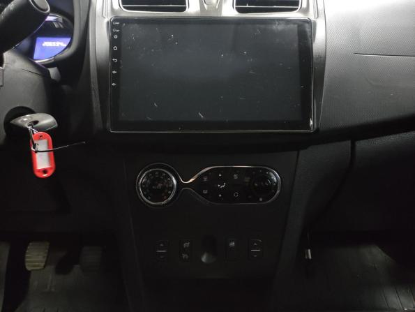 Renault Sandero II с пробегом 2015 года, цена 720 000 рублей, 206533 км, хэтчбек, Автокод Объявления