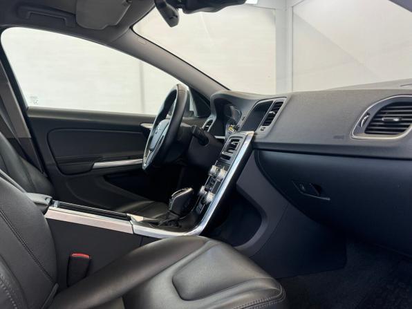 Volvo S60 II Рестайлинг с пробегом 2015 года, цена 1 550 000 рублей, 167434 км, седан, Автокод Объявления