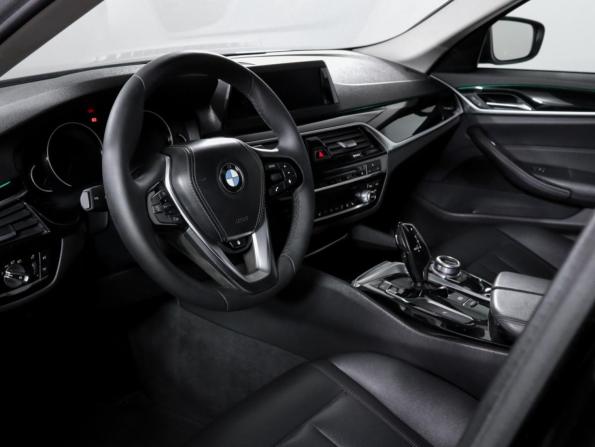 BMW 5 серии VII (G30/G31/G38) с пробегом 2017 года, цена 2 280 000 рублей, 247600 км, седан, Автокод Объявления