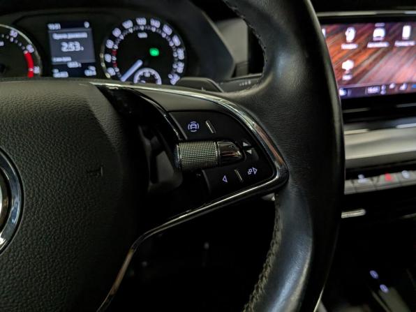 Skoda Octavia IV (A8) с пробегом 2020 года, цена 2 200 000 рублей, 46463 км, лифтбек, Автокод Объявления
