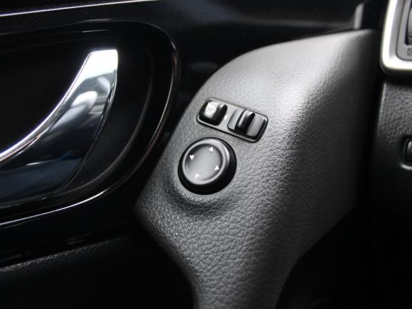 Nissan Qashqai II с пробегом 2018 года, цена 1 629 000 рублей, 92321 км, внедорожник, Автокод Объявления