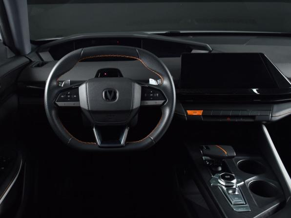 Changan UNI-V I с пробегом 2024 года, цена 2 599 995 рублей, 23784 км, лифтбек, Автокод Объявления