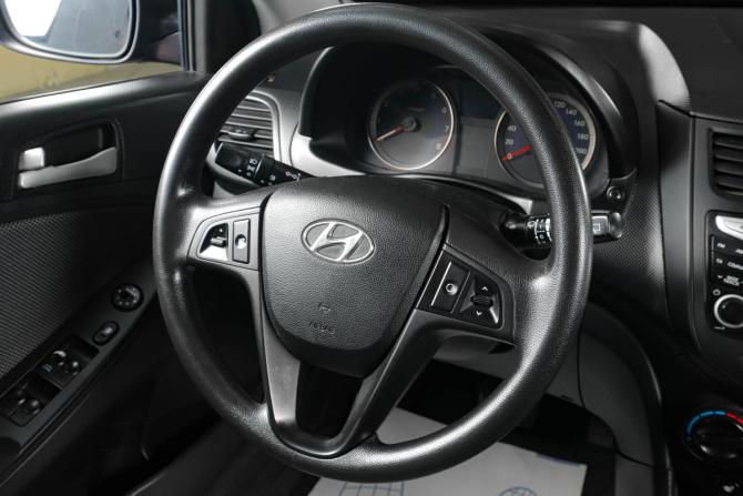 Hyundai Solaris I с пробегом 2012 года, цена 819 000 рублей, 211756 км, седан, Автокод Объявления