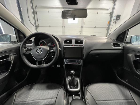 Volkswagen Polo V Рестайлинг с пробегом 2016 года, цена 739 000 рублей, 187000 км, седан, Автокод Объявления