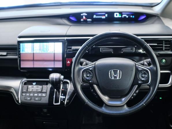 Honda Stepwgn V с пробегом 2015 года, цена 1 848 000 рублей, 106338 км, минивэн, Автокод Объявления