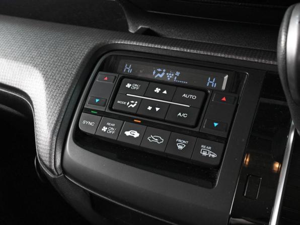 Honda Stepwgn V Рестайлинг с пробегом 2019 года, цена 1 990 000 рублей, 169945 км, минивэн, Автокод Объявления