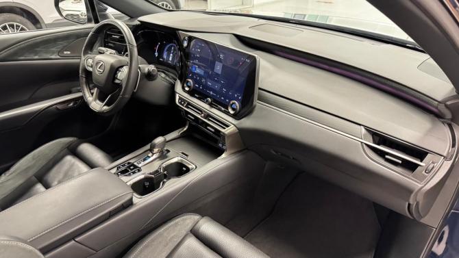 Lexus RX V с пробегом 2023 года, цена 7 500 000 рублей, 64871 км, внедорожник, Автокод Объявления
