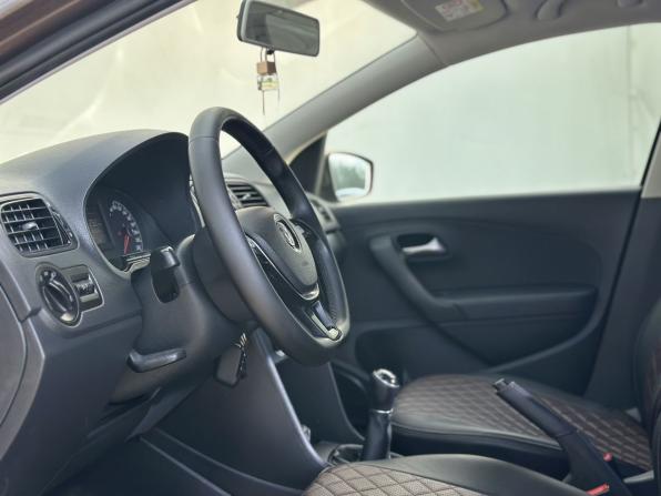 Volkswagen Polo V Рестайлинг с пробегом 2016 года, цена 1 010 000 рублей, 132508 км, седан, Автокод Объявления