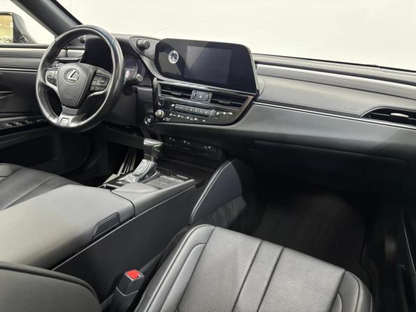 Lexus ES VII Рестайлинг с пробегом 2022 года, цена 5 145 000 рублей, 40184 км, седан, Автокод Объявления