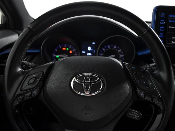Toyota C-HR I с пробегом 2018 года, цена 1 650 000 рублей, 90632 км, внедорожник, Автокод Объявления