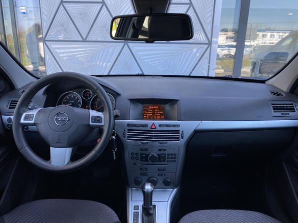 Opel Astra H Рестайлинг с пробегом 2012 года, цена 599 000 рублей, 211689 км, седан, Автокод Объявления