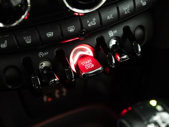 Mini Hatch III (F55/F56) с пробегом 2015 года, цена 2 095 777 рублей, 41090 км, хэтчбек, Автокод Объявления