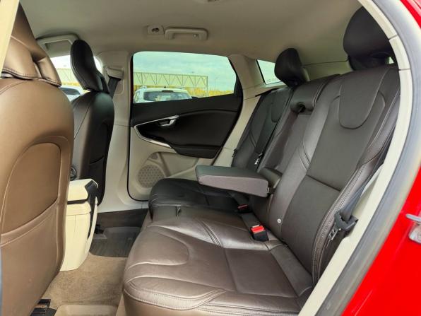 Volvo V40 Cross Country I с пробегом 2015 года, цена 1 300 000 рублей, 177000 км, хэтчбек, Автокод Объявления