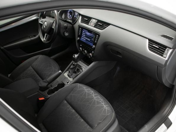 Skoda Octavia III (A7) Рестайлинг с пробегом 2019 года, цена 1 927 000 рублей, 83400 км, лифтбек, Автокод Объявления